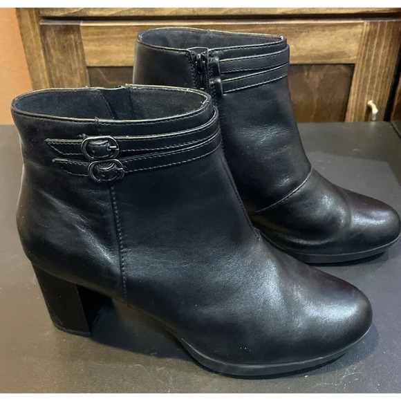 Clarks Women's‎ Bayla Light Block Heel Booties Boot Zip Up Black Leather 10 W - Picture 1 of 7